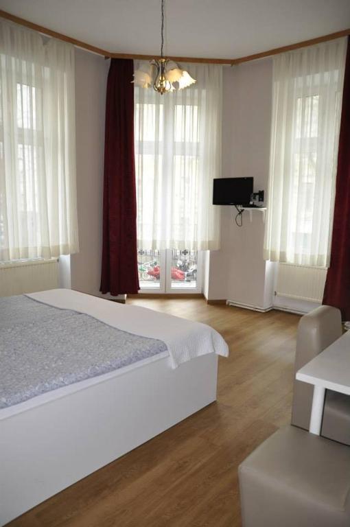Arnes Viena