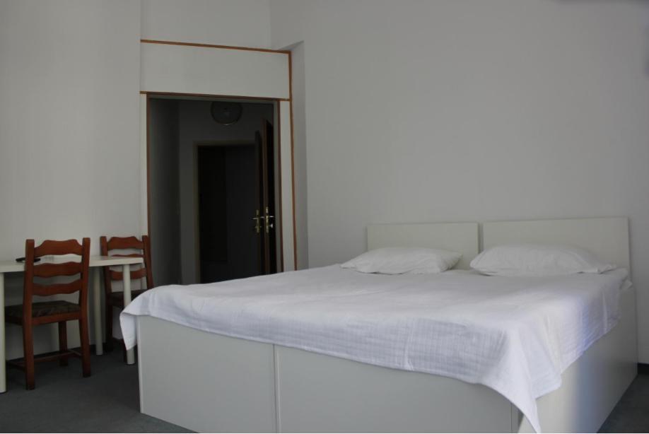 Arnes 2* Viena